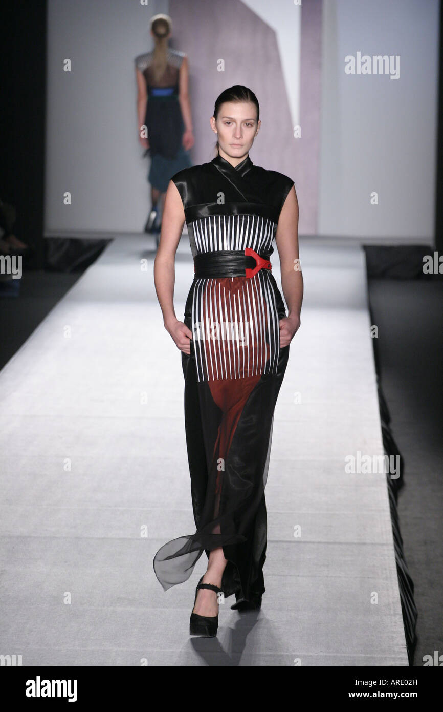 La semaine de mode designer Deux Hommes MARS 2007 Athènes, Grèce Banque D'Images