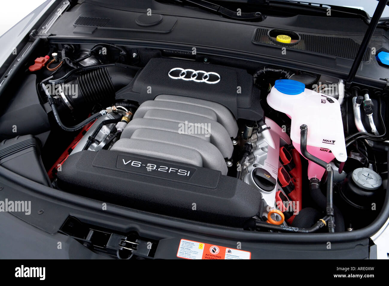 2006 Audi A6 Avant 3.2 quattro en gris - Moteur Photo Stock - Alamy