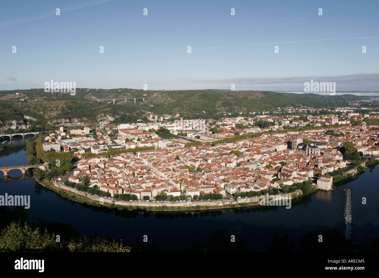 Vue à vol d'oiseau de Cahors, une ville romaine sur le lot dans le sud-ouest de la France. Banque D'Images