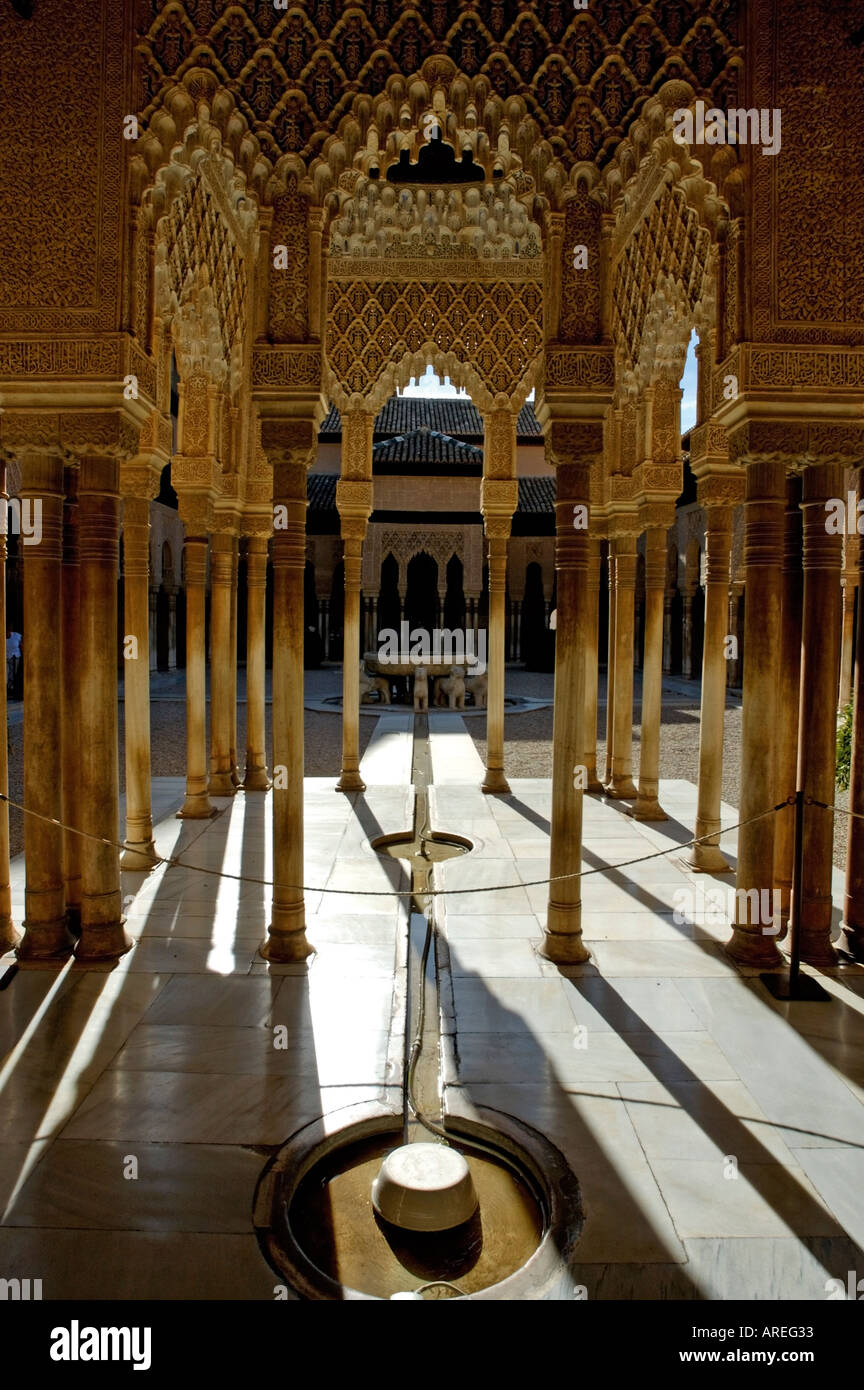 Espagne Andalousie Granada Alhambra Le Palais Nasrides Patio de los Leones Banque D'Images