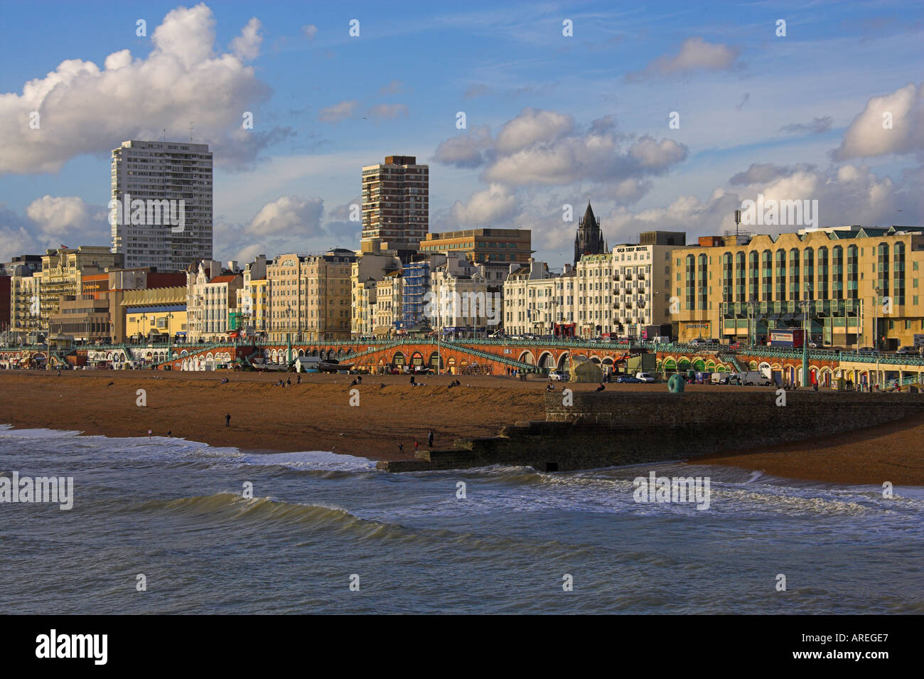 Front de mer de Brighton à partir de la jetée, Sussex, England UK Banque D'Images