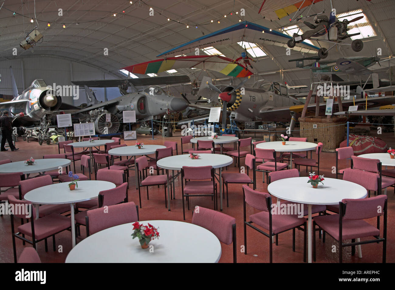 Hangar et tableaux du musée de l'aviation NAAFI Flixton Suffolk Angleterre Banque D'Images