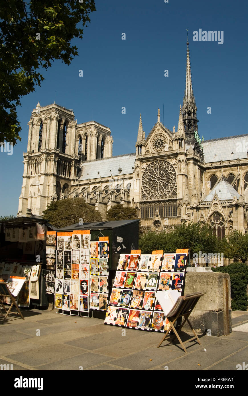 Blocage de la rue du Quai de la Tournelle près de la Cathédrale Notre Dame sur l'Ile de la Cité Paris France Banque D'Images