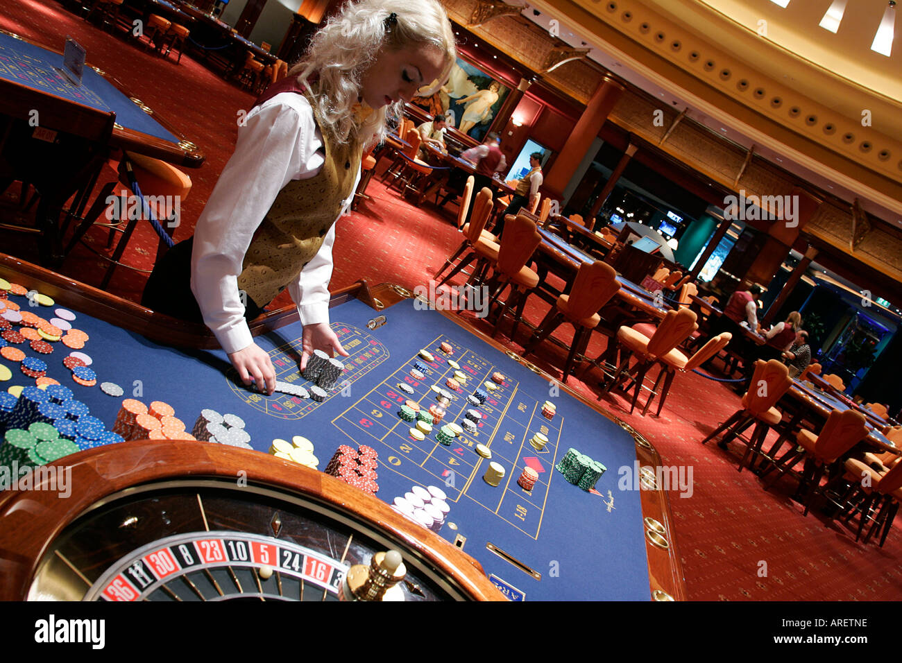 La roue de roulette de casino de jeu de jeu jouet gage roue casinos argent facile toxicomanie livre dollar ball pari pariant chance Banque D'Images