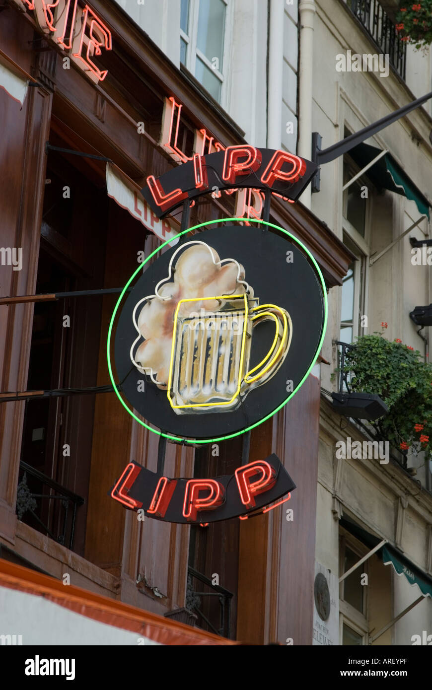Brasserie Lipp sur le Boulevard Saint Germain, Paris France Banque D'Images