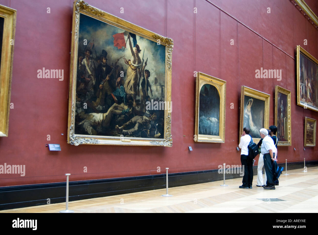 La liberté guidant le peuple par Eugène Delacroix au Louvre, Paris, France Banque D'Images