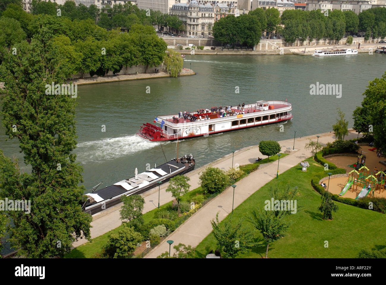Jardin Jardin Tino Rossi, quai Saint Bernard Quay Seine Paris France