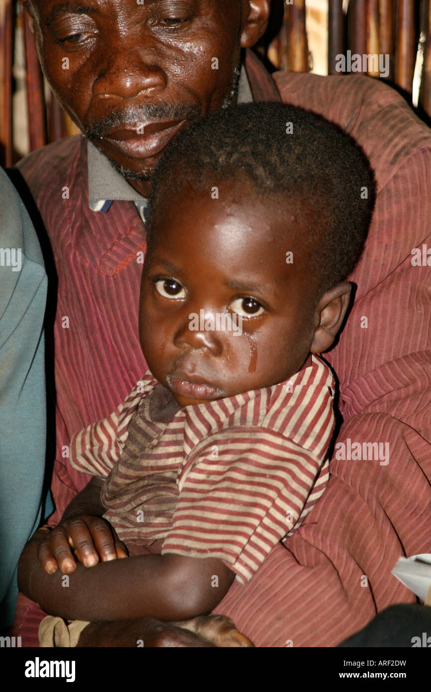 Un enfant pygmée à Bukavu, Congo Banque D'Images