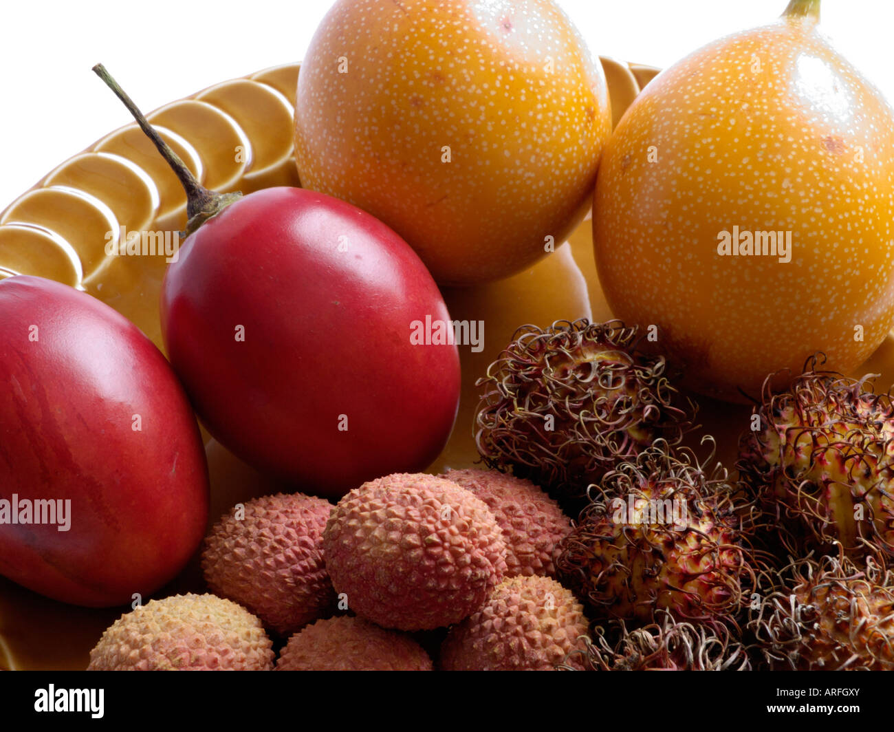 Solanum betaceum tamarillo (syn. Quercus rubra betacea), doux granadilla (Passiflora ligularis), litchi (Litchi sinensis) et ramboutan (nephelium Banque D'Images
