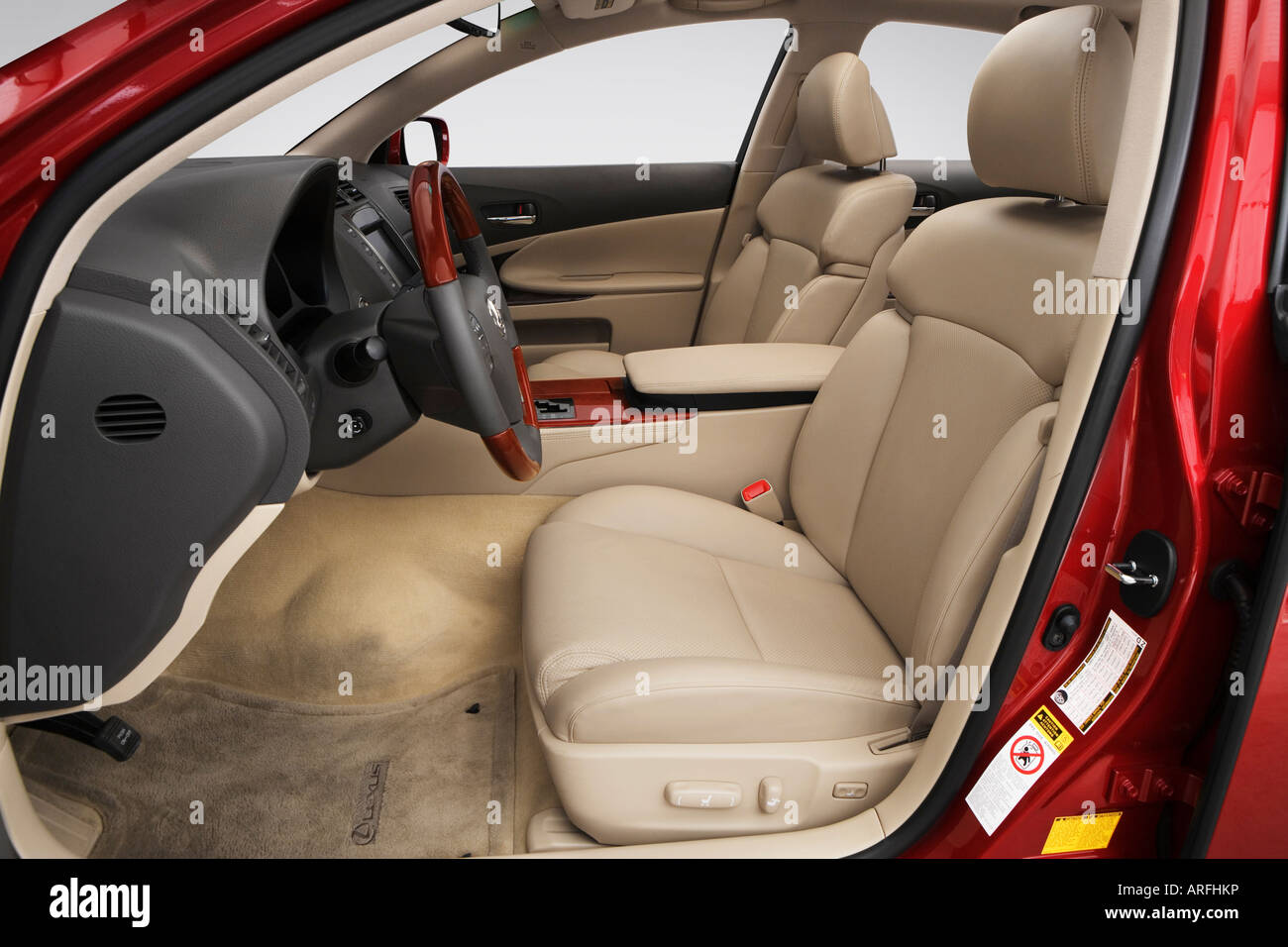 https://c8.alamy.com/compfr/arfhkp/2007-lexus-gs-350-dans-red-sieges-avant-arfhkp.jpg