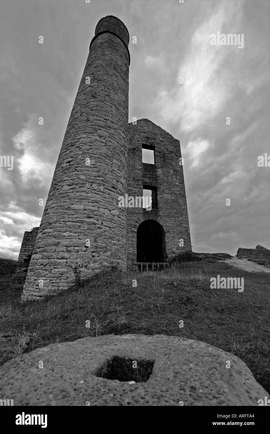 Engine house et cheminée mine Magpie Sheldon Peak District Banque D'Images