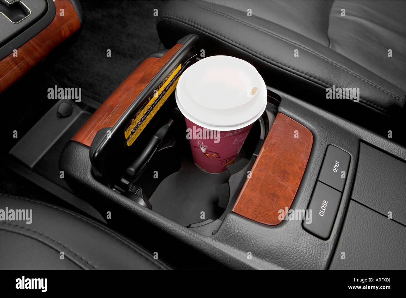 2008 Lexus RX 350 dans Red - Support de tasse avec Prop Banque D'Images