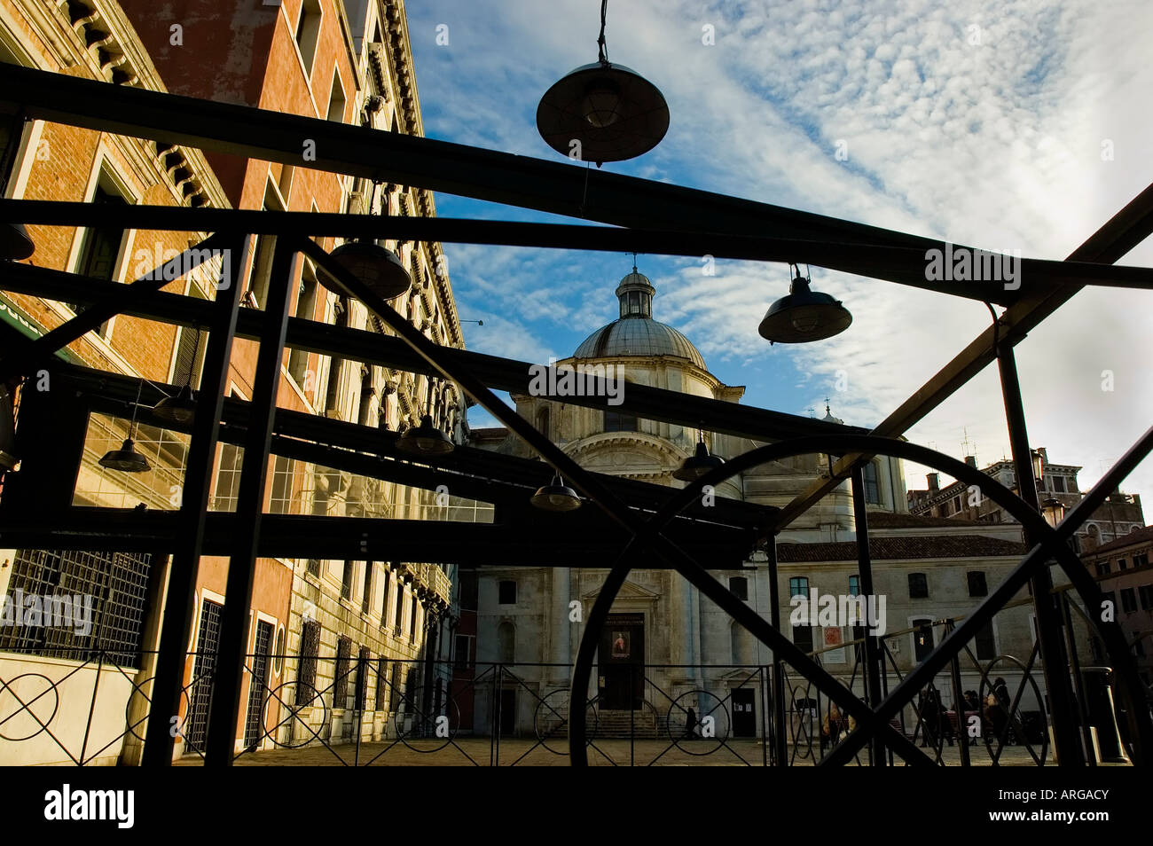 L'ancienne église de San Geremia et la façade du Palazzo Labia à Venise Italie Banque D'Images