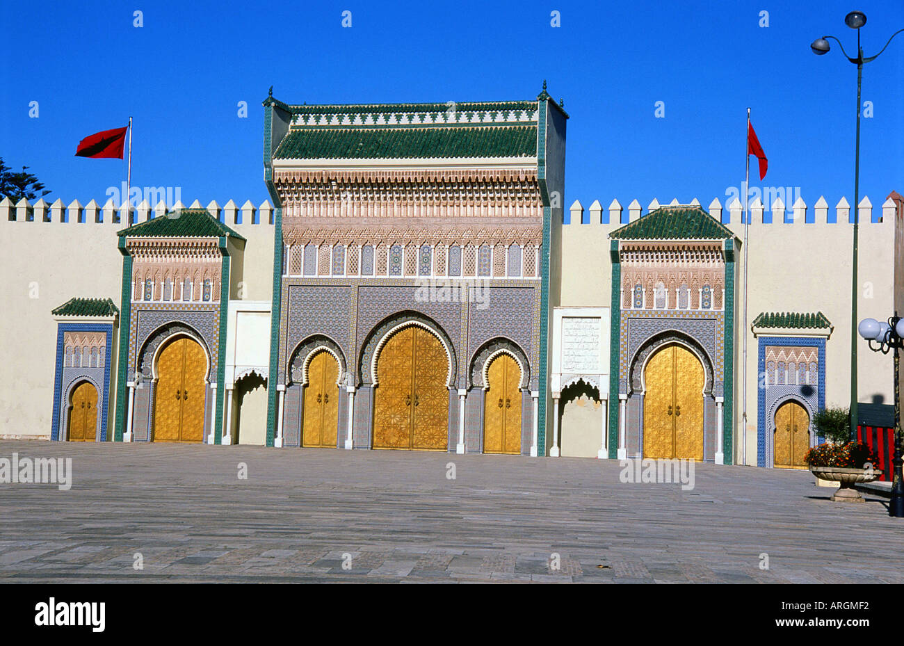 Portes du Palais Royal Fes Fes Maroc du nord de l'Oriental maghrébin du  Maghreb arabe Berbère marocain Arabe en Afrique du Nord Photo Stock - Alamy