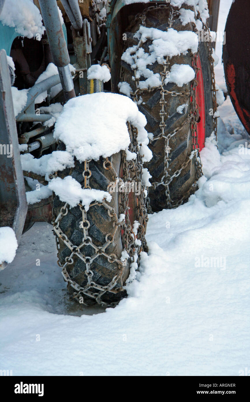 Chaînes à neige monté sur un vieux tracteur Bavaria Allemagne Europe Banque D'Images
