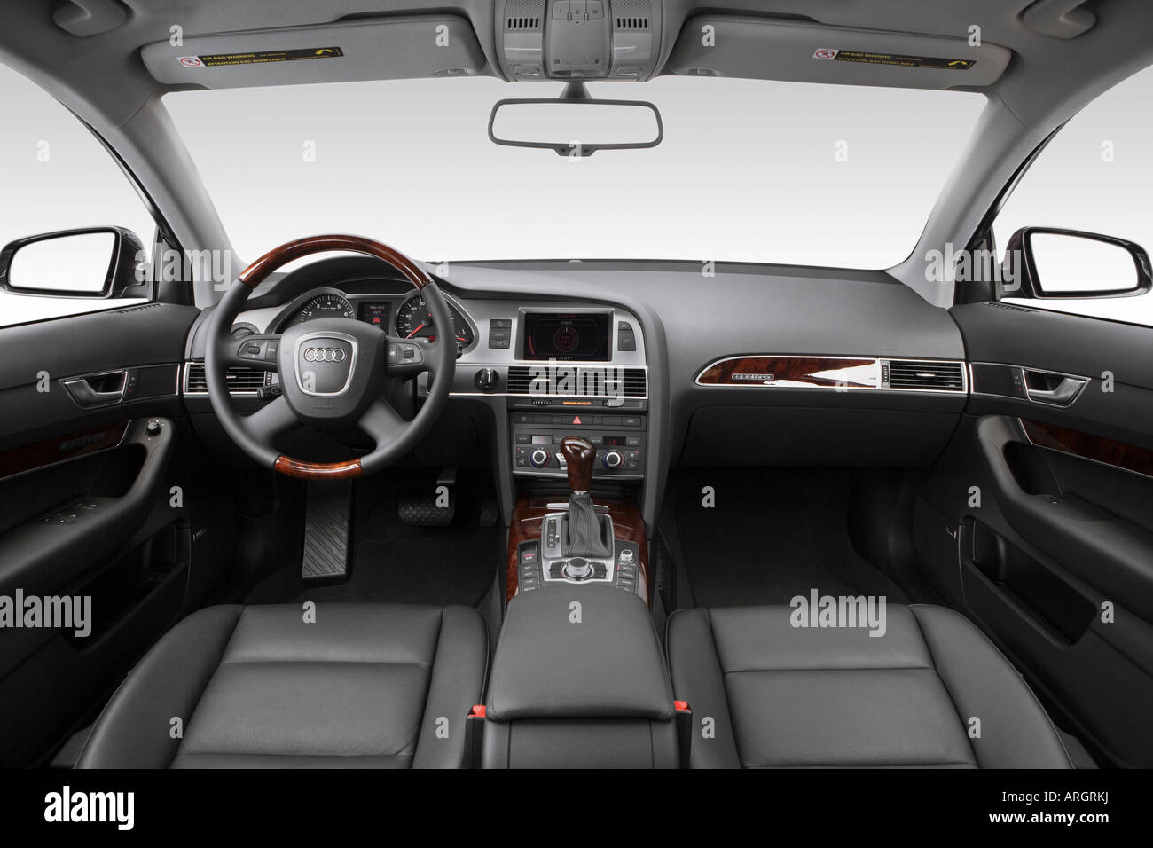 2007 Audi A6 Avant 3.2 quattro en gris - planche de bord, console centrale, le levier de vitesses voir Banque D'Images