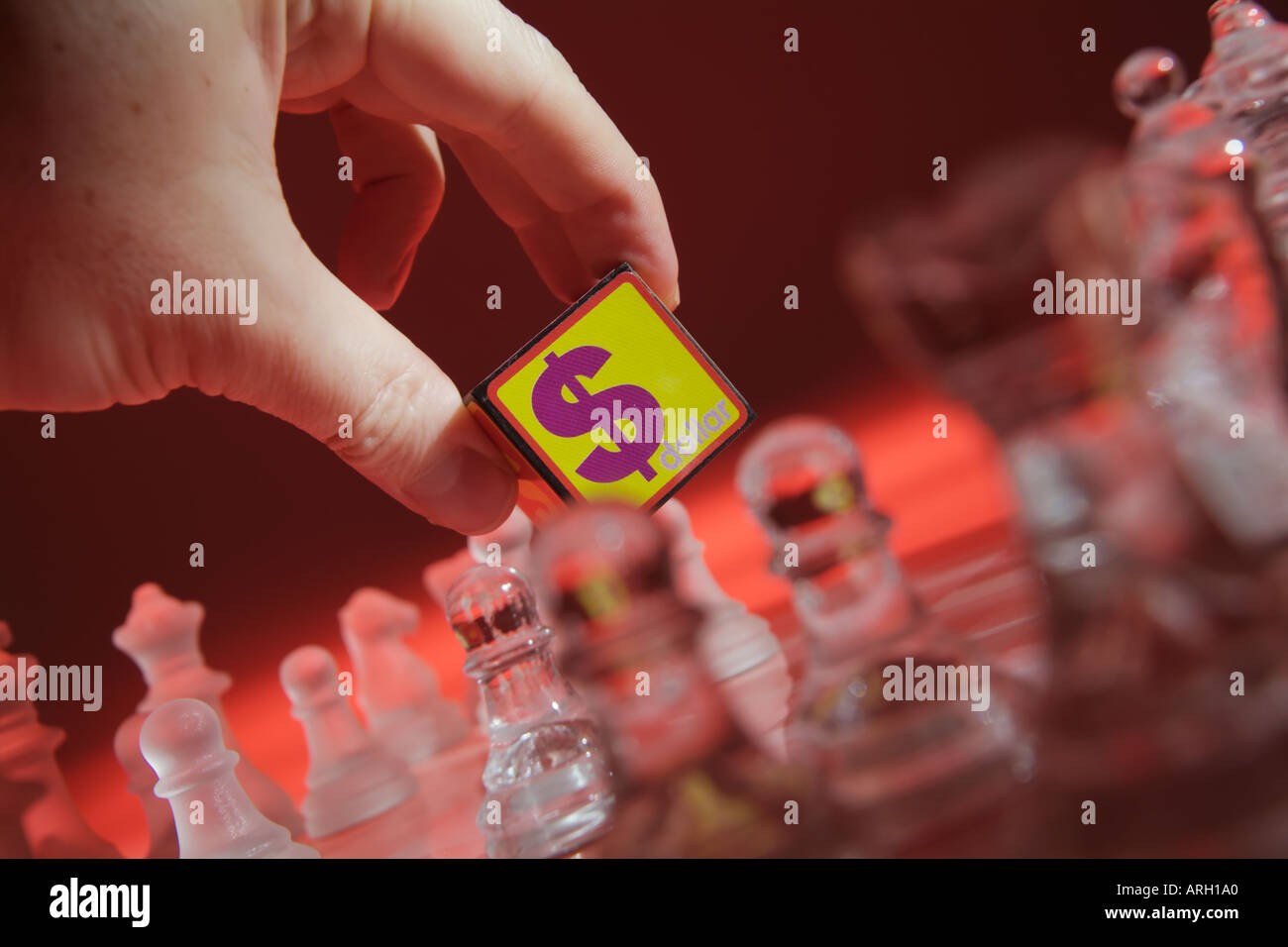 Service de déménagement à main blocs couvrant un échiquier concept Banque D'Images