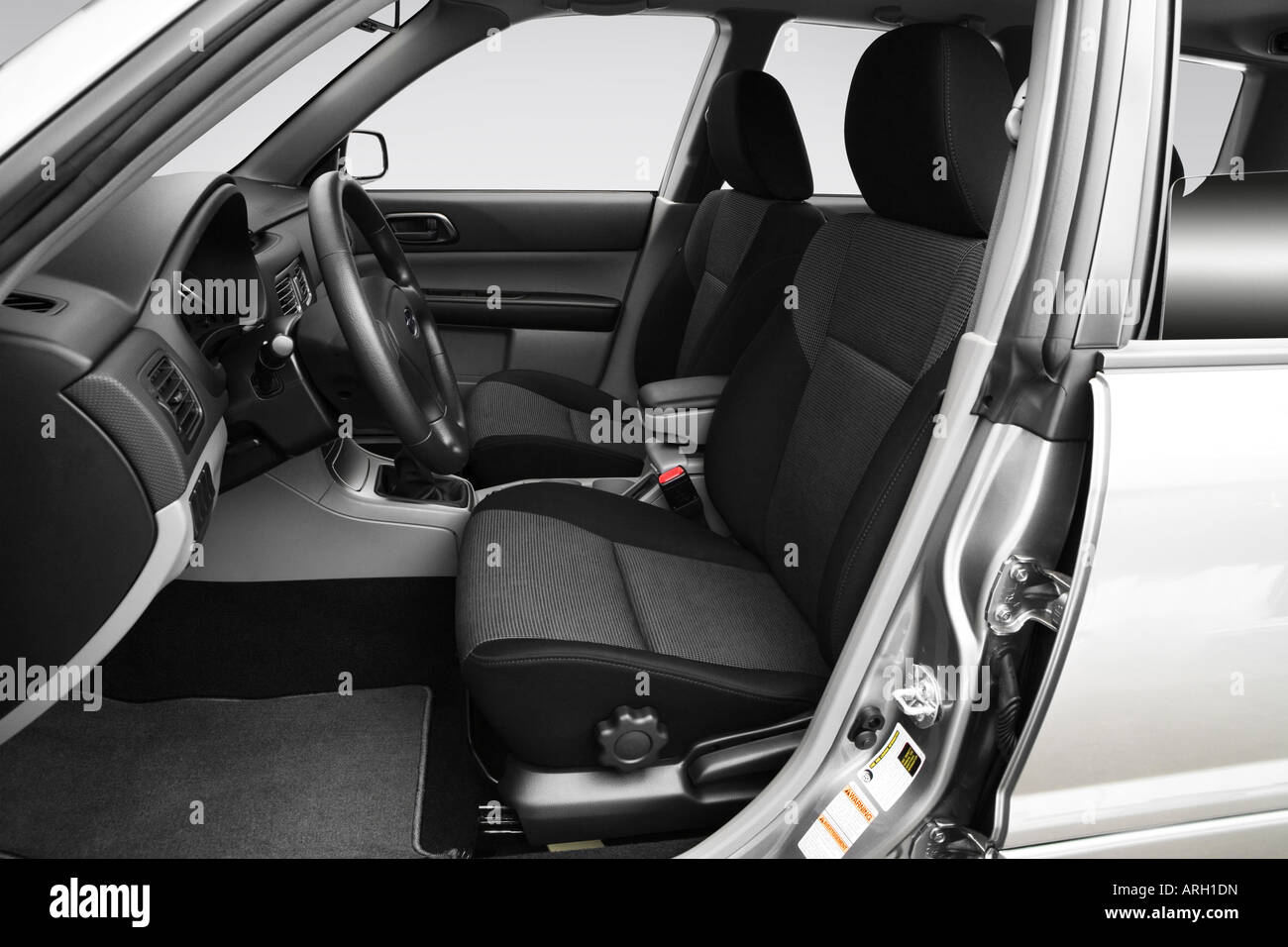 2007 Subaru Forester 2.5 X Sports en gris - sièges avant Banque D'Images