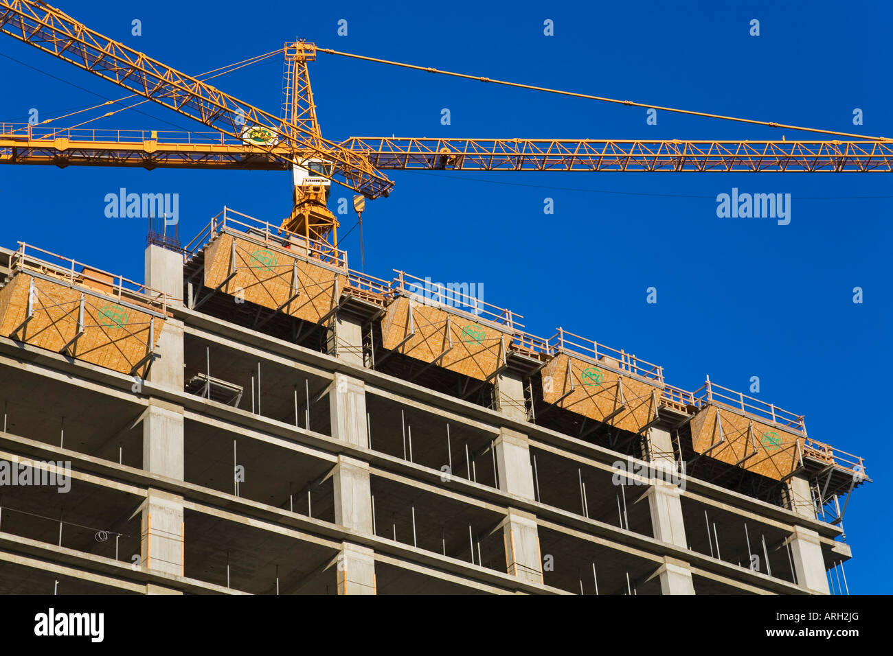 Portrait d'un gratte-ciel en construction, Portage Avenue, Winnipeg, Manitoba, Canada Banque D'Images