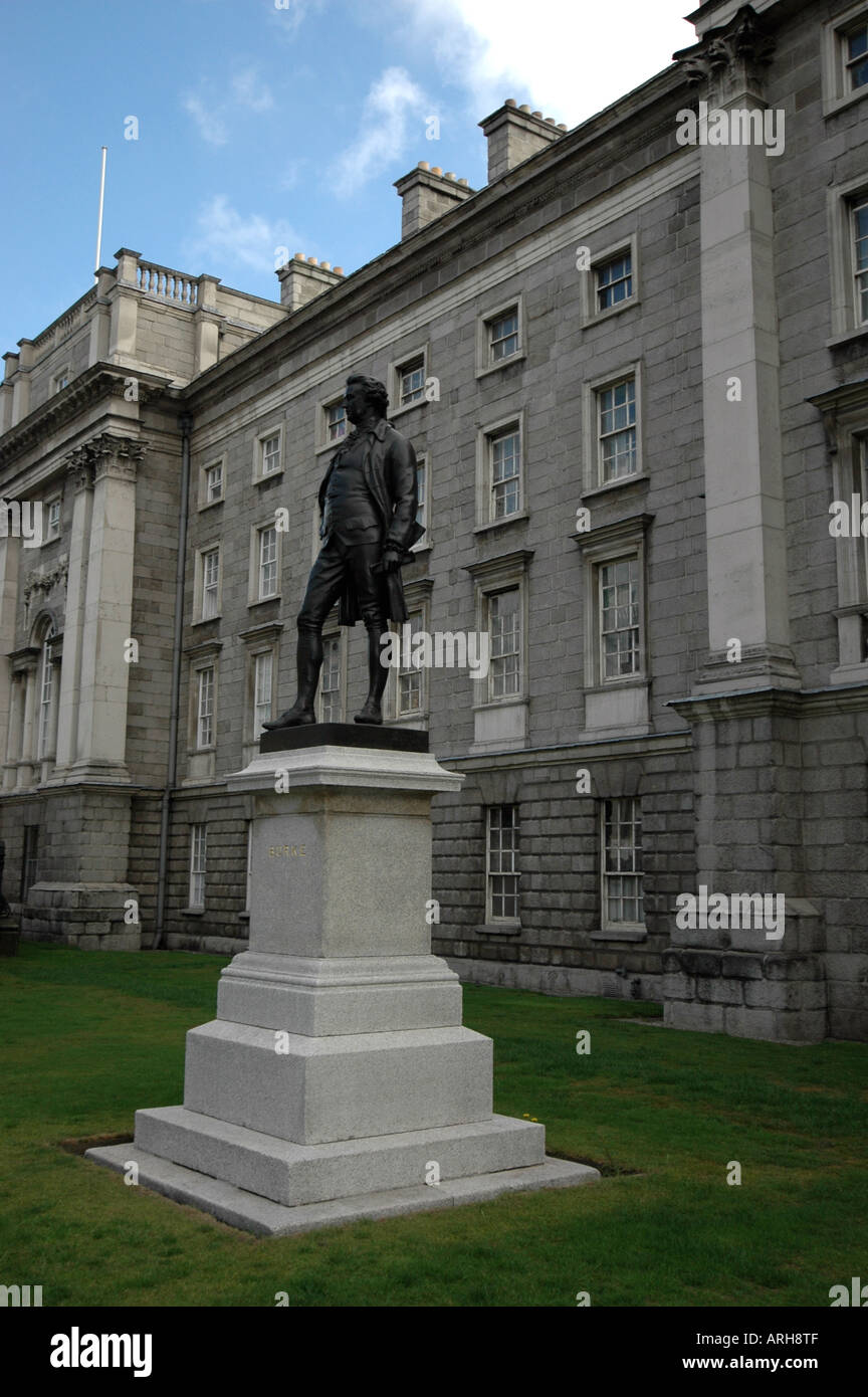 Une vue générale de l'extérieur de l'université de trinité, représentée dans la ville de Dublin en Irlande. Banque D'Images