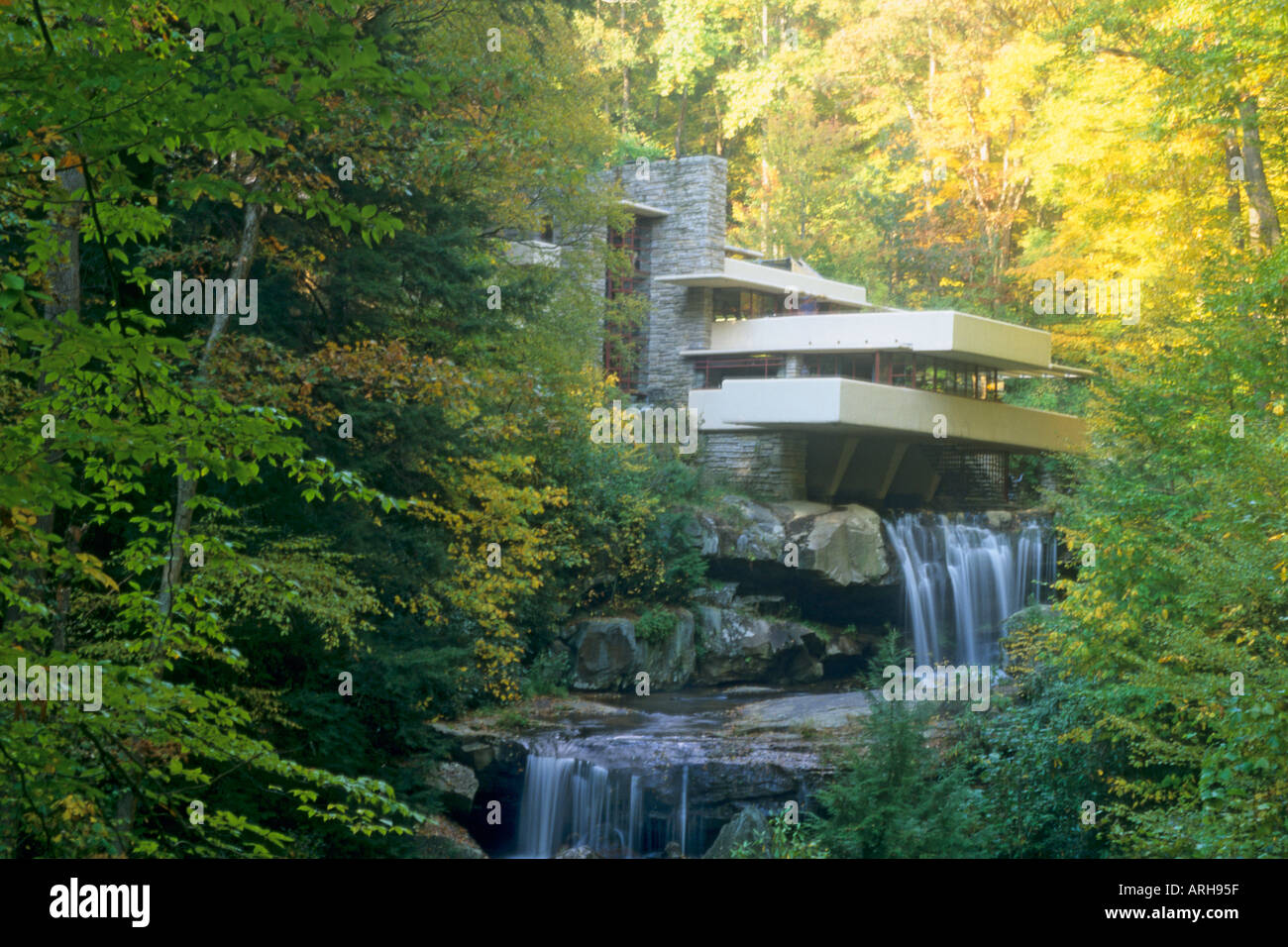 Frank Lloyd Wright Fallingwater Accueil célèbre l'eau tombe en Pennsylvanie Banque D'Images