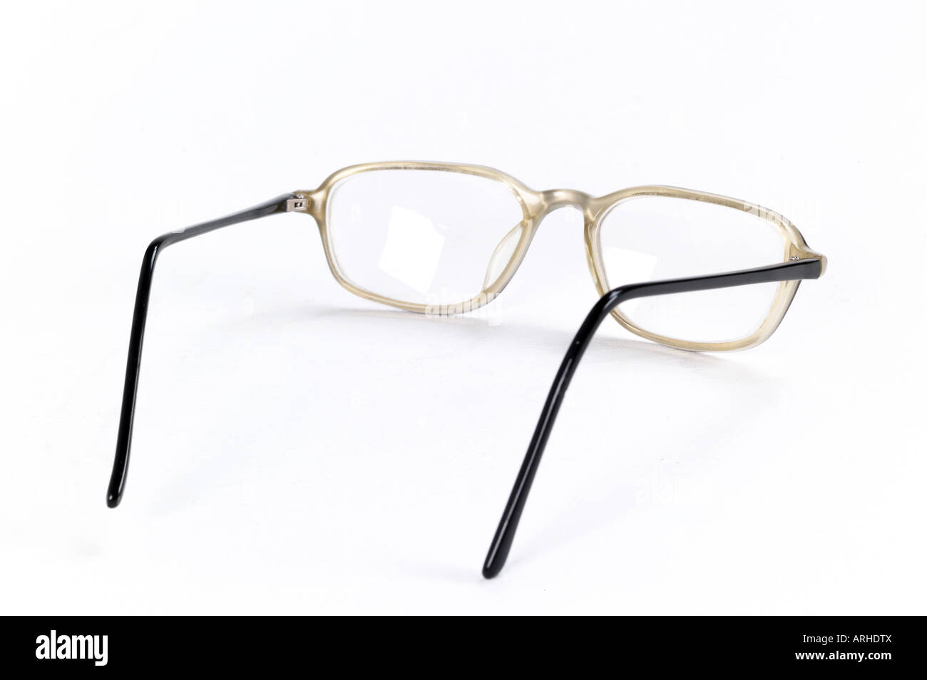 Paire de lunettes sur un fond blanc Banque D'Images