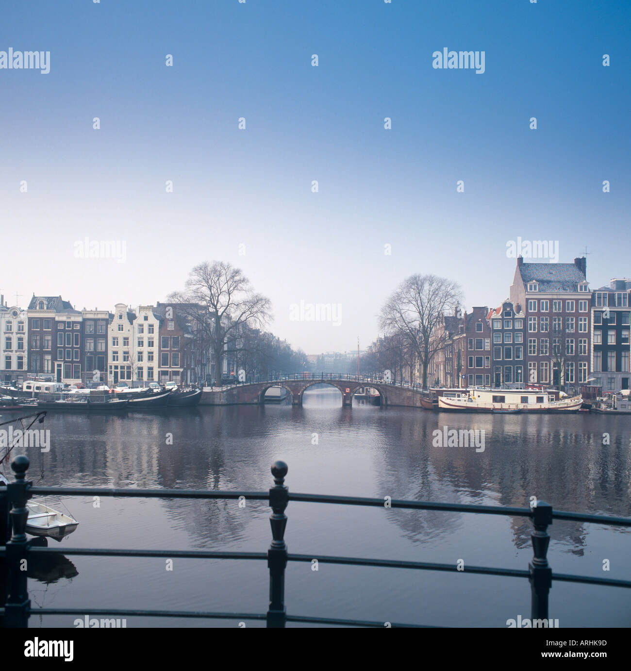 Vue sur la rivière Amstel bas Keizersgracht, Amsterdam, Pays-Bas Banque D'Images