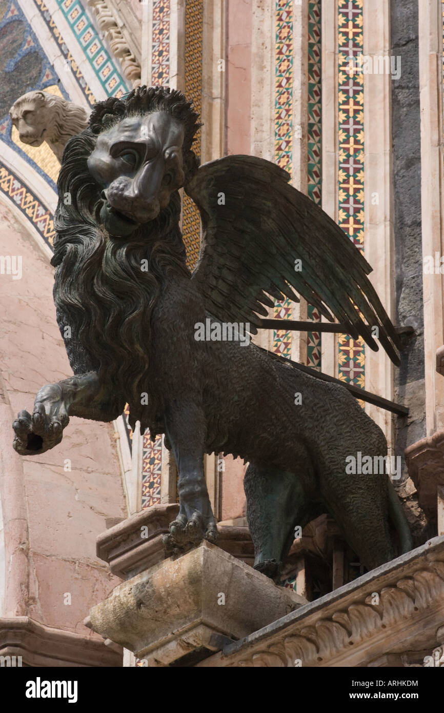 Statue, Gargouille, Cathédrale d'Orvieto, Ombrie, Italie. Banque D'Images