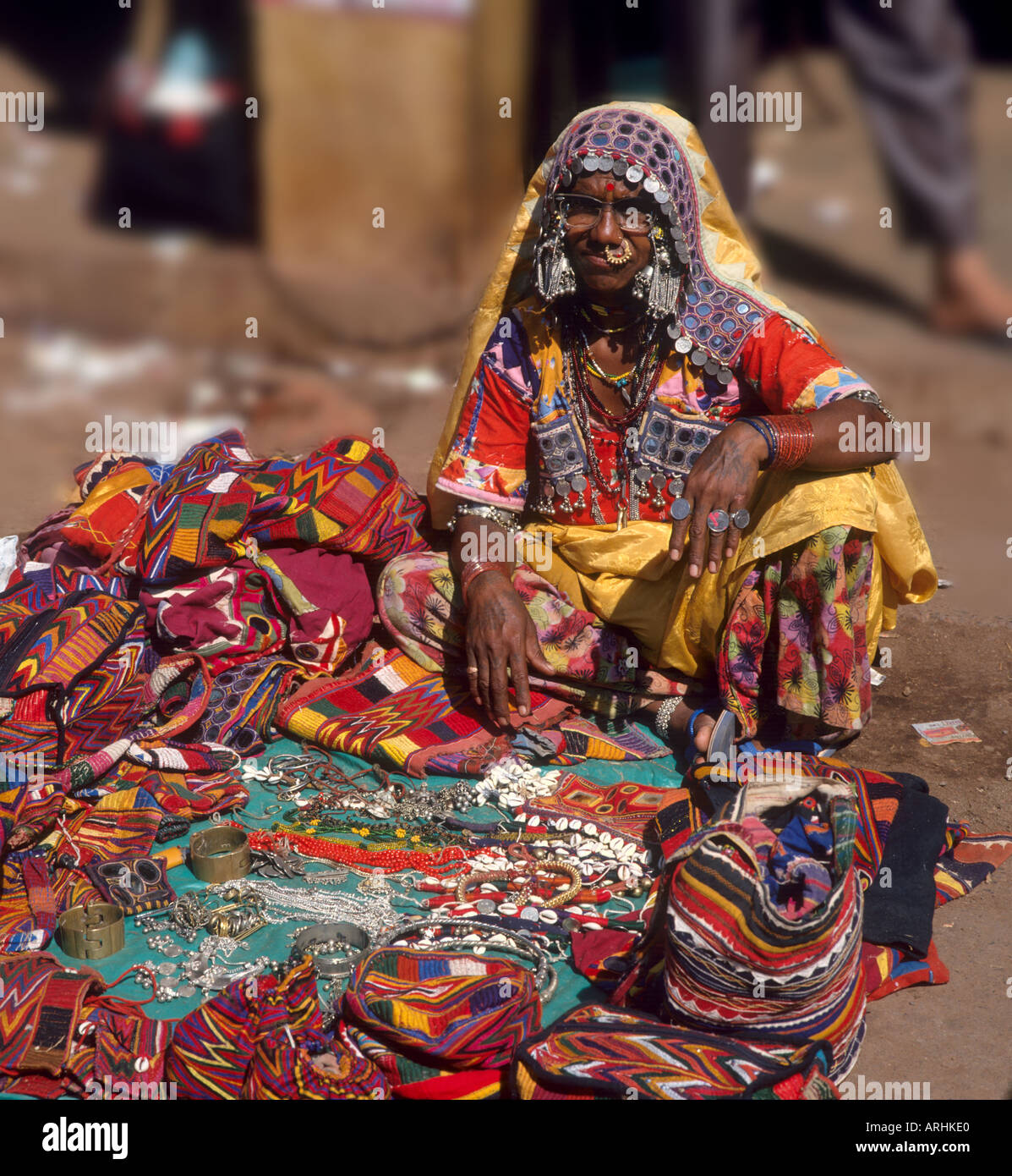 Sac bijoux et vendeur de Karnataka dans le marché à Mapusa, Nord de Goa, Goa,  Inde Photo Stock - Alamy