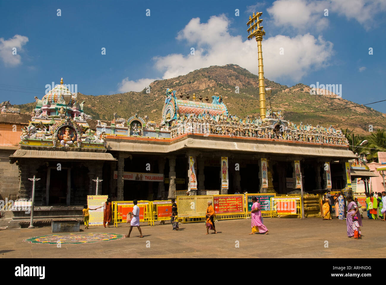 Arunachaleswar Temple et la colline Arunachala à Tiruvannamalai Tamil Nadu Inde Banque D'Images