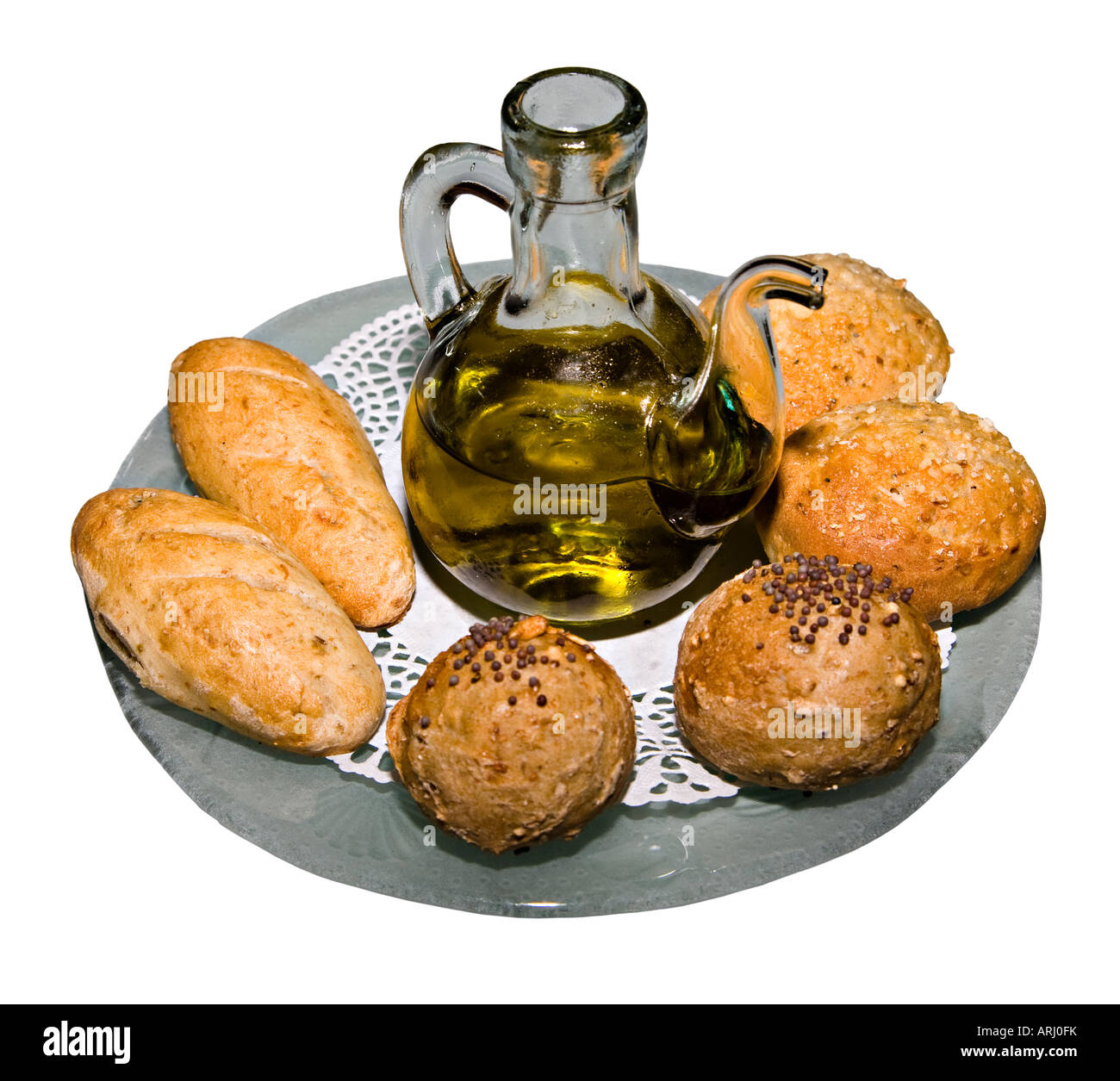 Différents types de pains cuits au four avec du fromage et des olives écrous sur plat en verre avec de l'huile d'olive Belgique Banque D'Images