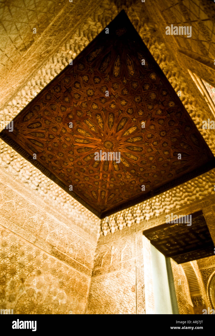 Panneaux de mosaïque en plafond de la Alhambra, Grenade Espagne Banque D'Images
