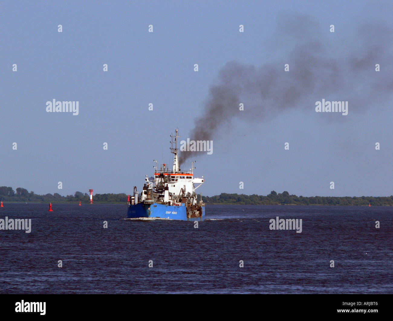 Les émissions d'un navire, l'Allemagne, Schleswig-Holstein, Elbe Banque D'Images Les émissions d'un navire, l'Allemagne, Schleswig-Holstein, Elbe Banque D'Images