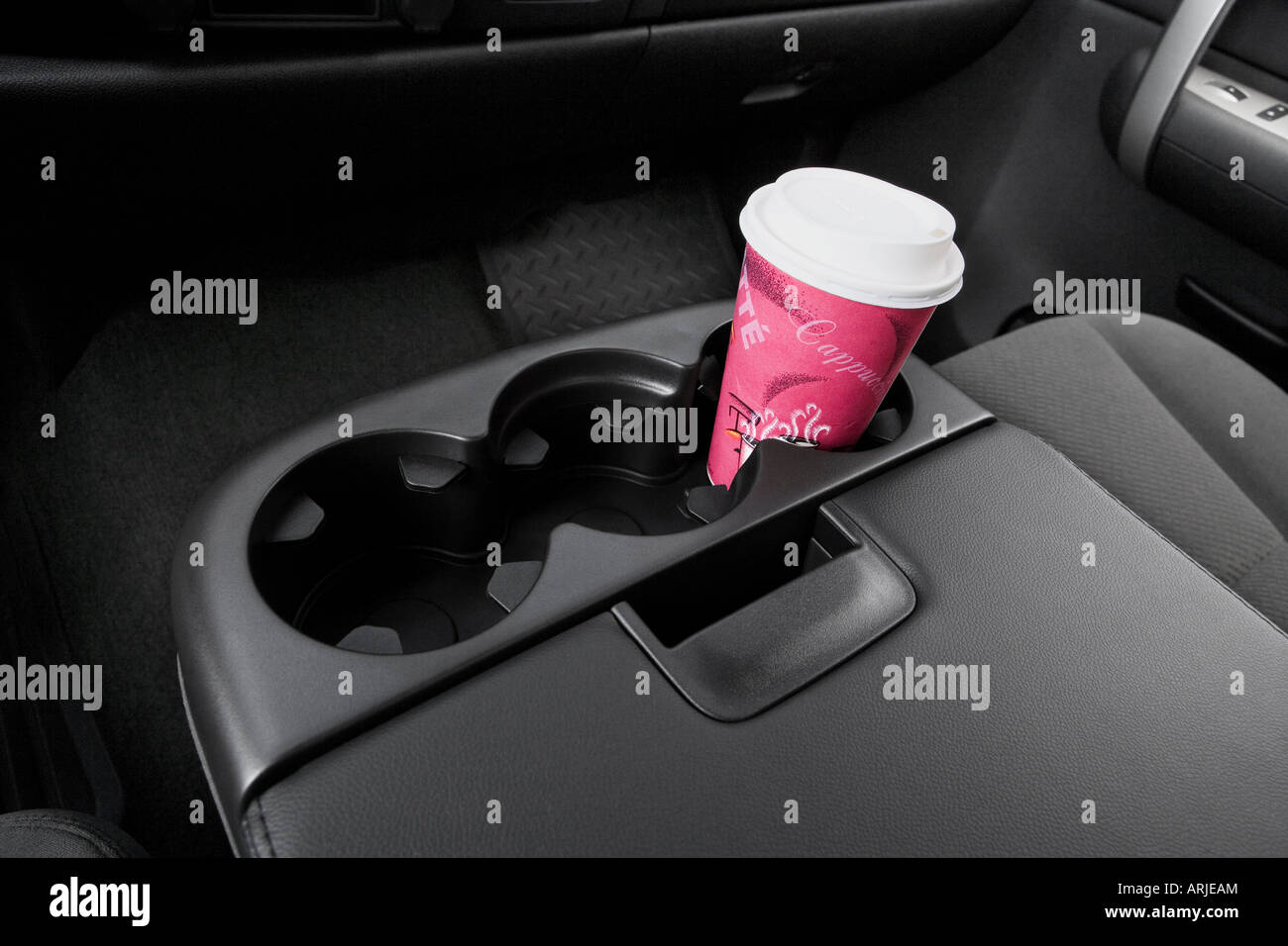 2008 Chevrolet Silverado 1500 LT1 en rouge - Support de tasse avec Prop Banque D'Images