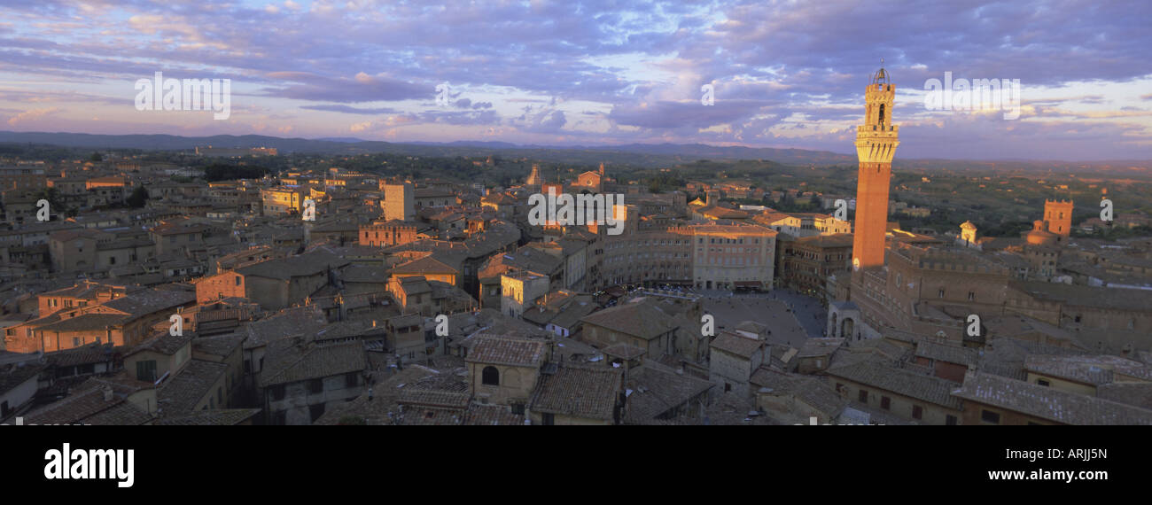 Vue panoramique sur la ville, Sienne, UNESCO World Heritage Site, Toscane, Italie, Europe Banque D'Images