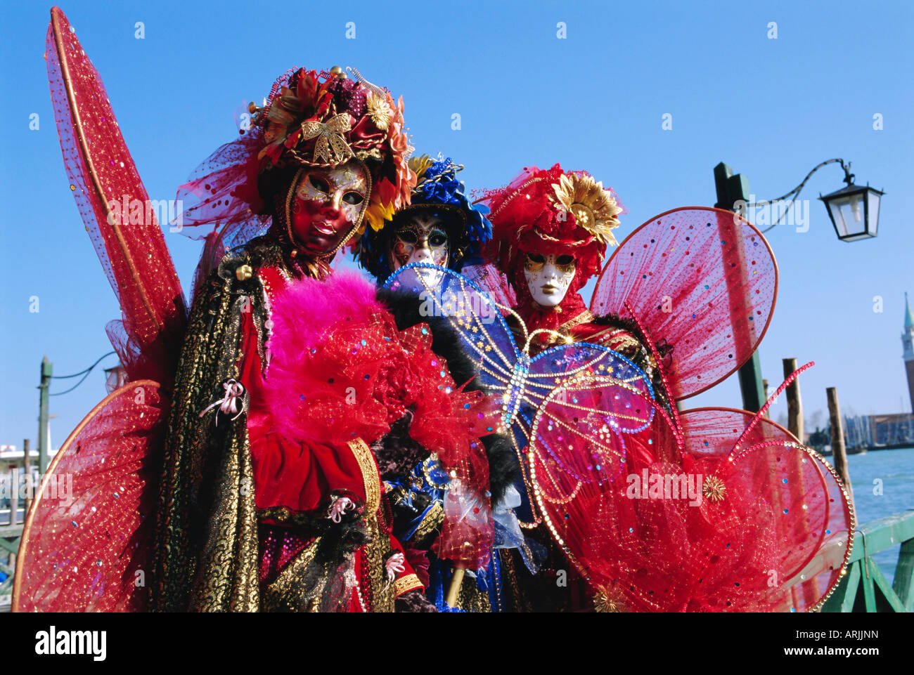 Les gens qui portent des costumes de carnaval masqué, Carnaval de Venise, Venise, Vénétie, Italie Banque D'Images