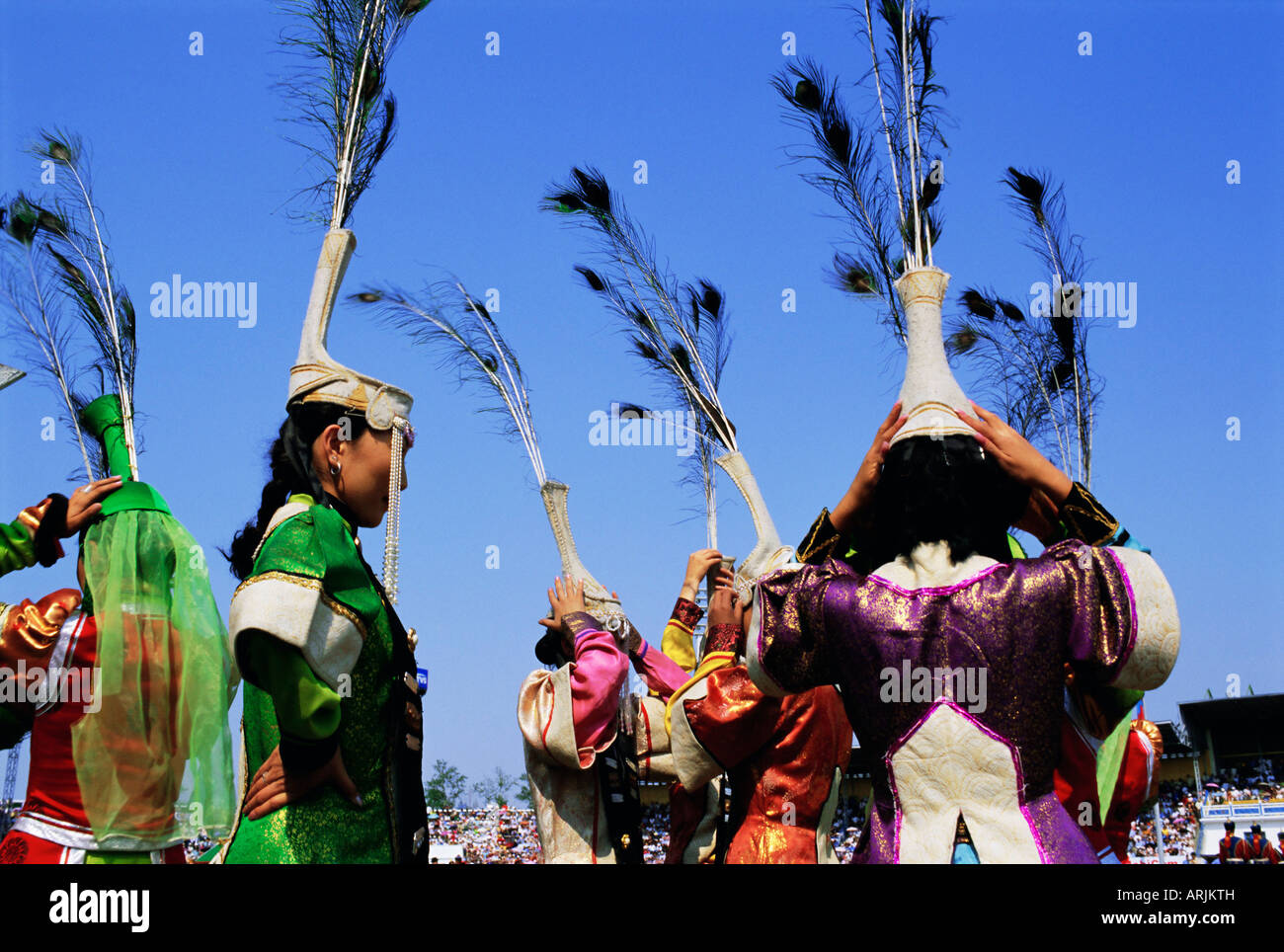 Les personnes en costumes au Festival Naadam, Oulan-Bator (Oulan-Bator), la Mongolie, l'Asie Banque D'Images
