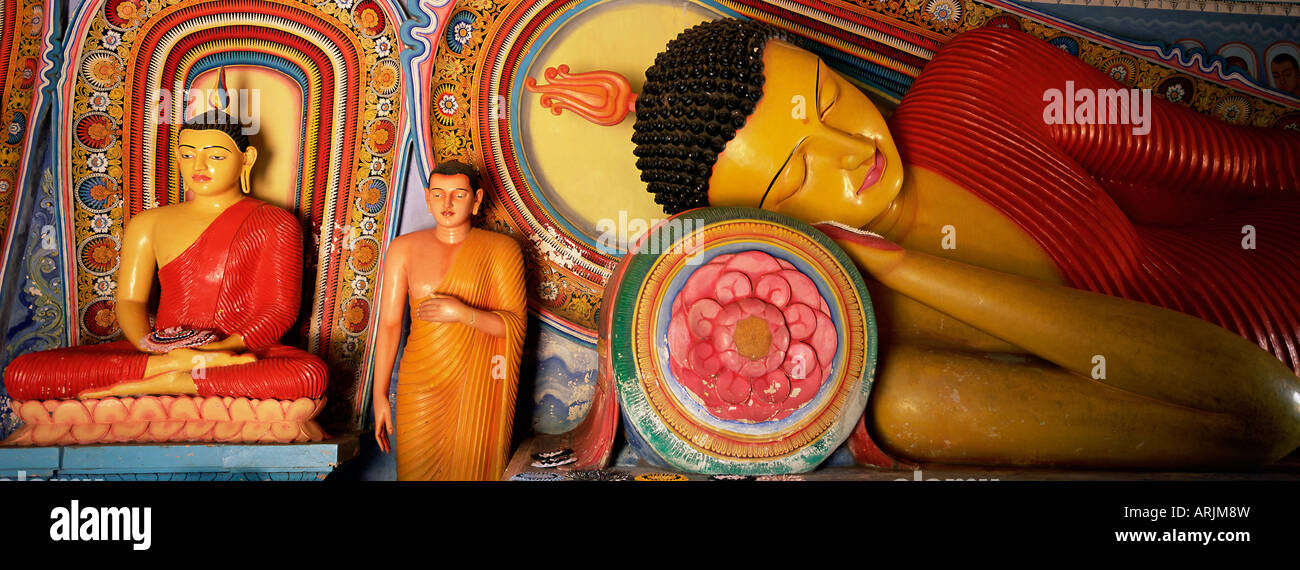 Des statues d'assis, debout et Bouddha couché, Isurumuniya, Anuradhapura, UNESCO World Heritage Site, Sri Lanka, Asie Banque D'Images