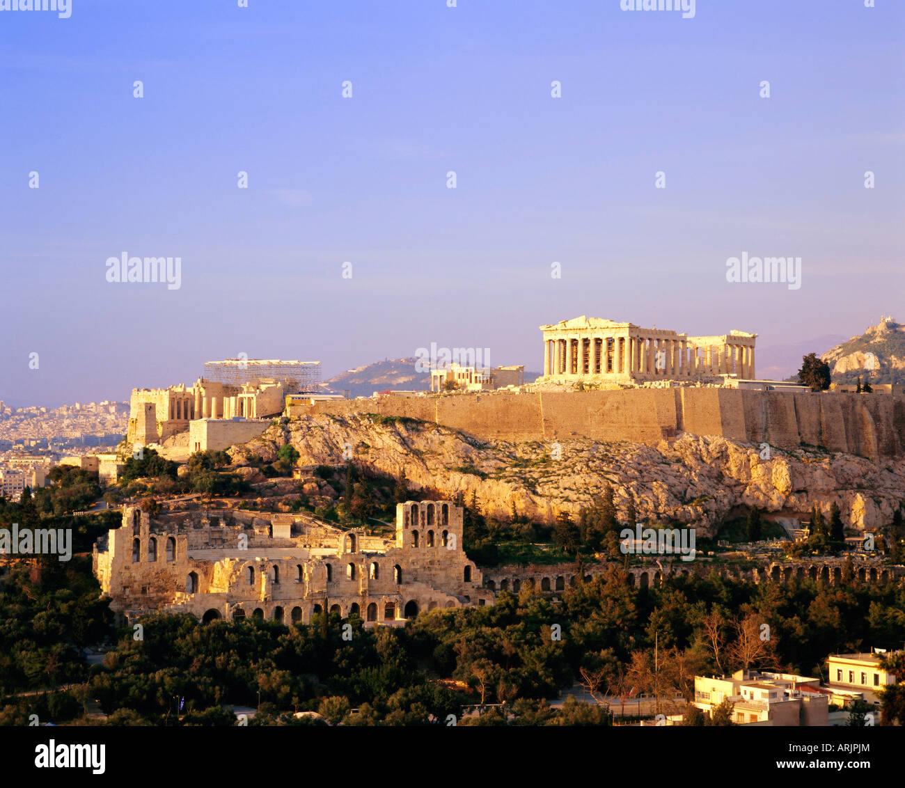 Vue sur le Parthénon et l'Acropole vu de Filopappos Hill, Athènes, Grèce Banque D'Images