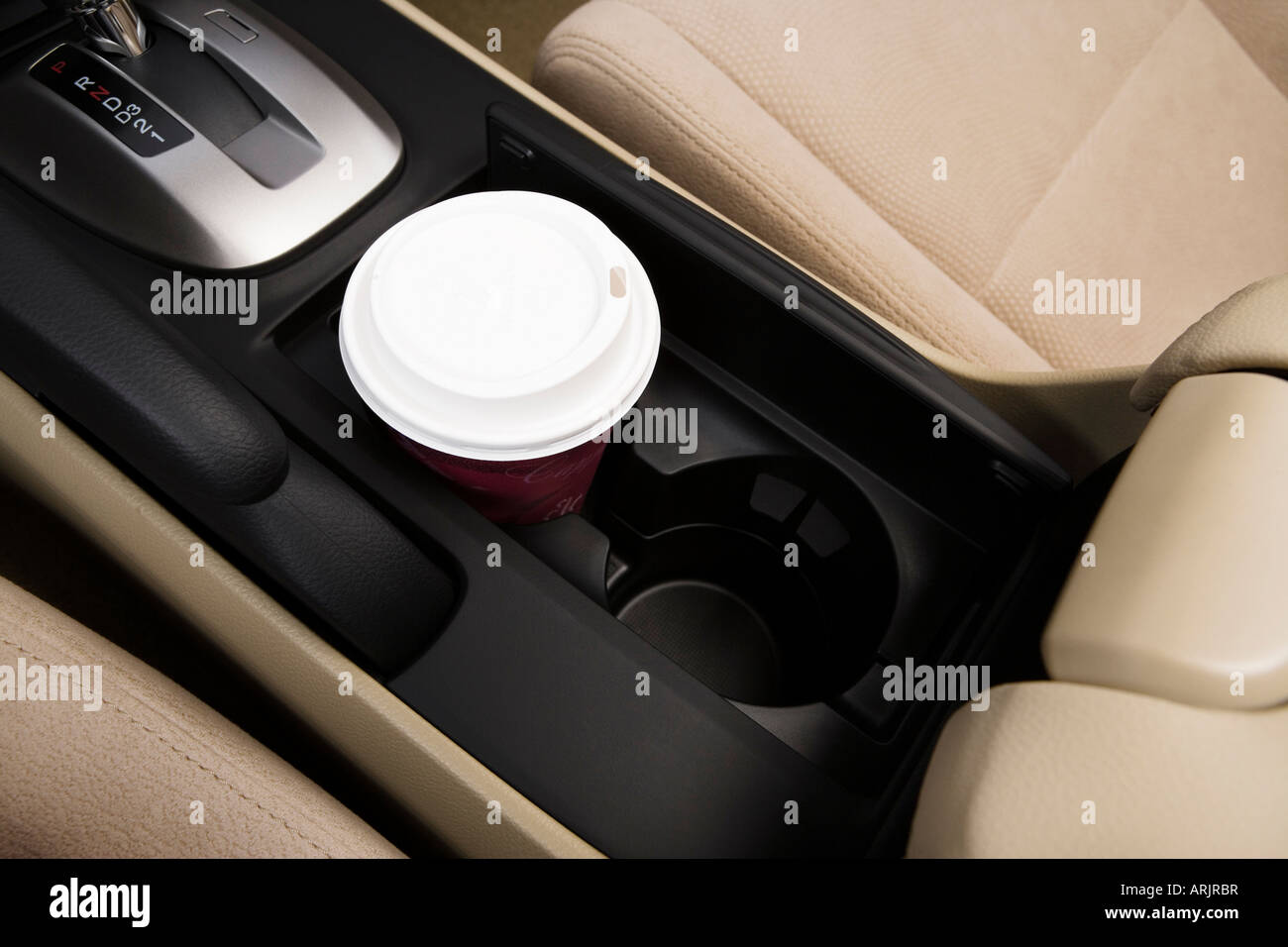 2008 Honda Accord EX en rouge - Support de tasse avec Prop Banque D'Images