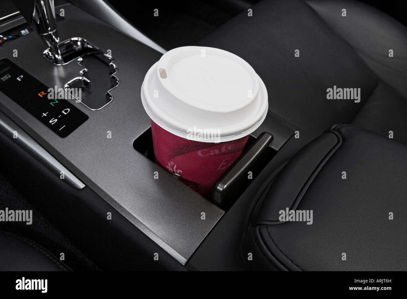 2008 Lexus IS350 EST EN ROUGE - Support de tasse avec Prop Banque D'Images