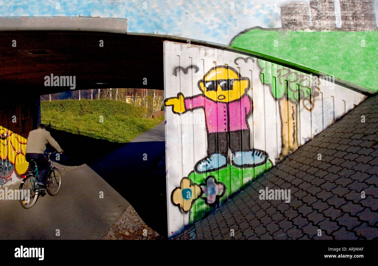 Graffiti peint légalement sur le mur du tunnel, qui a été faite par des écoliers , Finlande Banque D'Images