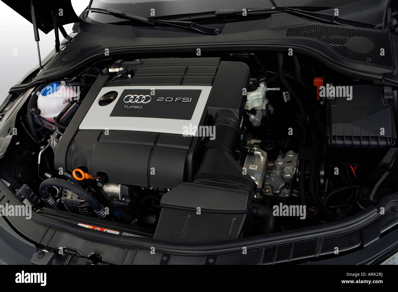 2008 Audi TT 2.0T en noir - le moteur Photo Stock - Alamy