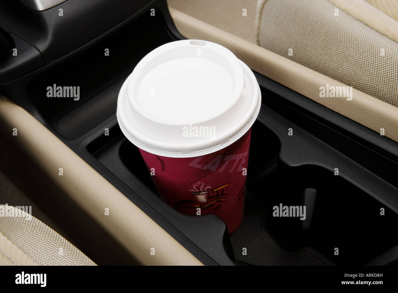 2008 Honda Civic EX en rouge - Support de tasse avec Prop Banque D'Images