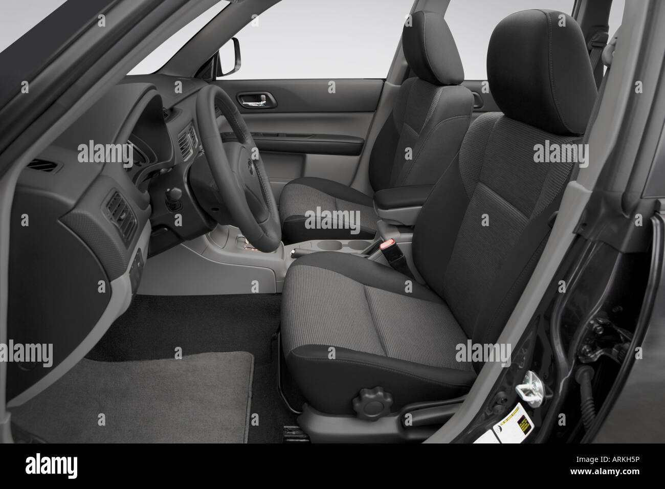 2008 Subaru Forester 2.5 XT Sport en gris - sièges avant Banque D'Images