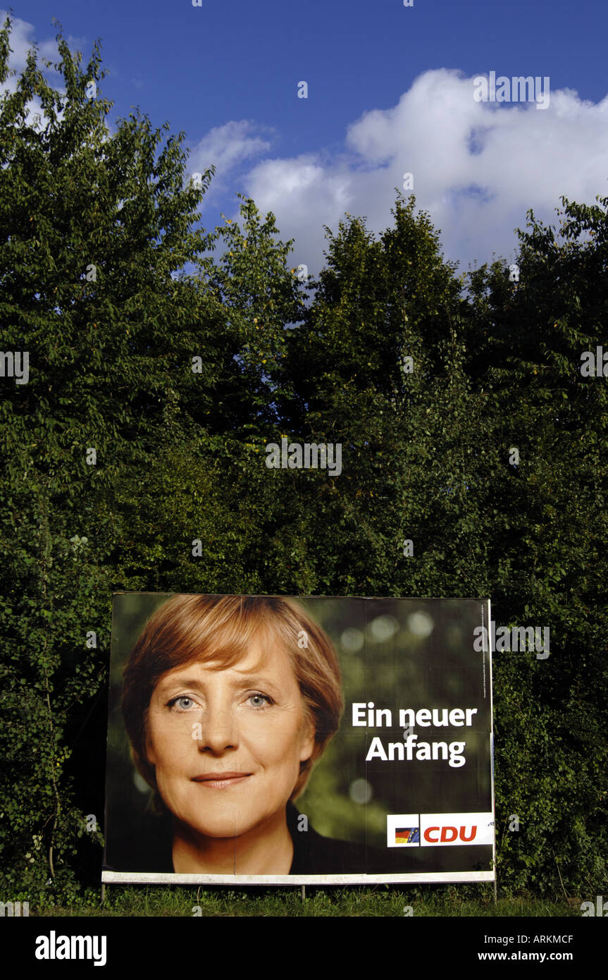 Rural, vert, arbres, ciel bleu, Angela Merkel, l'affiche de campagne de publicité Banque D'Images