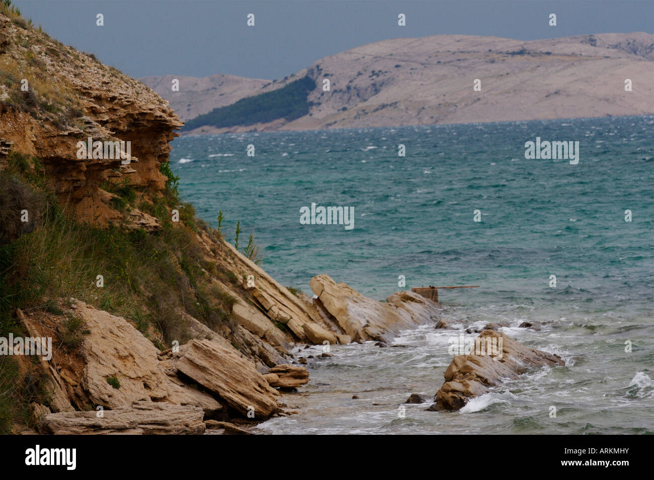Des formations rocheuses fantastiques sur la côte nord en bord de falaise, Mer Adriatique Croatie île de Pag north coast Beach beauté dans la nature être Banque D'Images