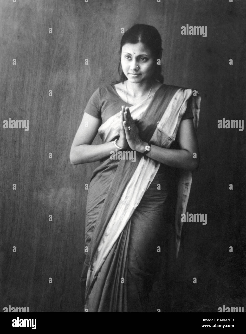Portrait de VRB101481 femme indienne pour souhaiter poser vous dire merci l'Inde 1940 Banque D'Images