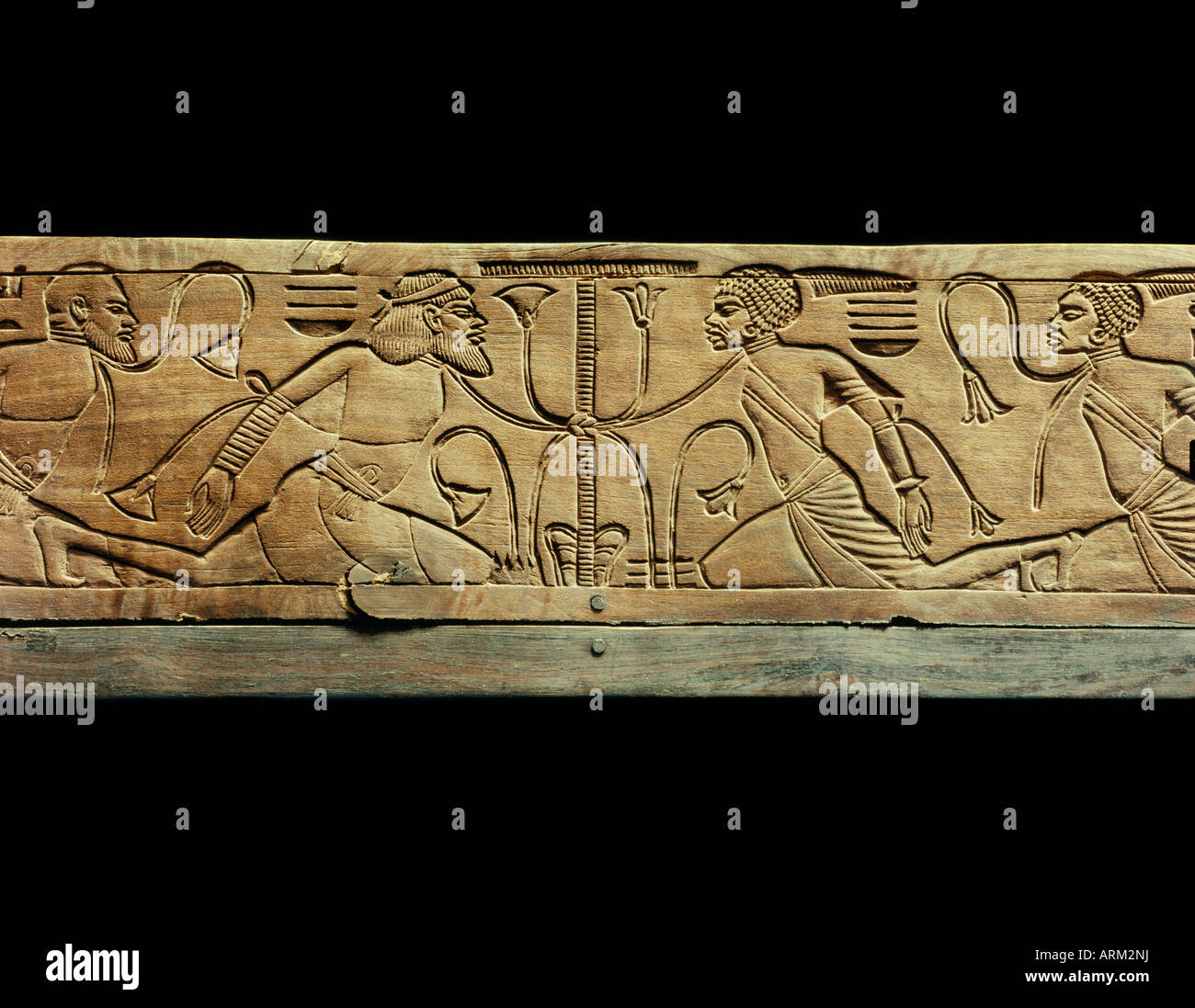 Détail de la cérémonie repose-pieds du roi montrant les ennemis de l'Égypte conquise et sous le joug du pharaon Banque D'Images