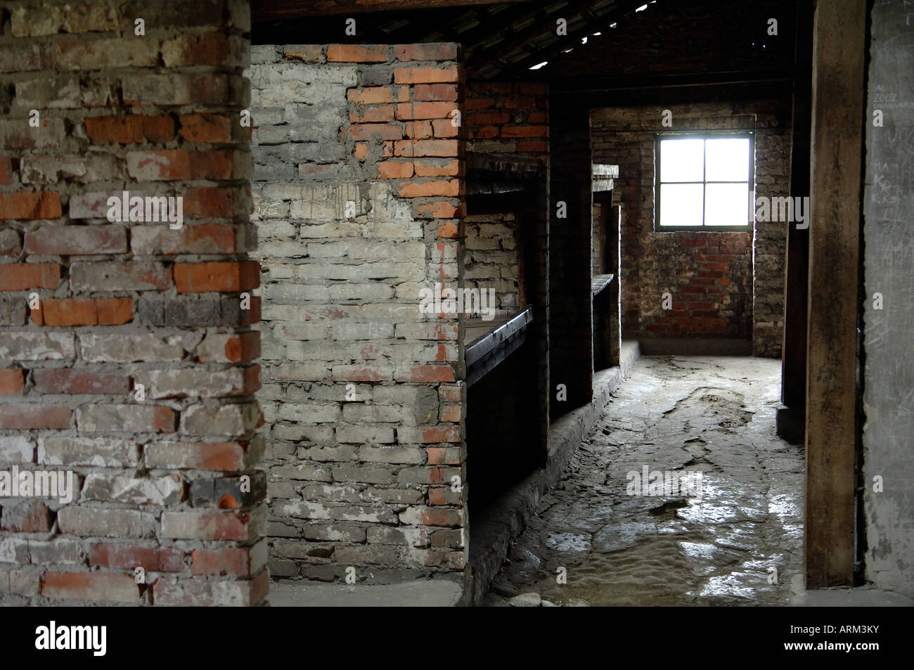À l'intérieur de l'un des abris pour les femmes Auschwitz Birkenhau Banque D'Images